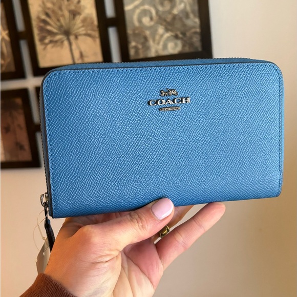 Authentic COACH 1941 crossgrain leather zip around phone card wallet - Picture 2 of 13